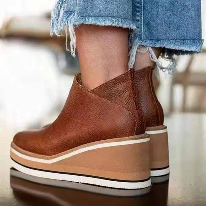 Botki Wedge z Okrągłym Noskiem i Zapięciem z Boku
